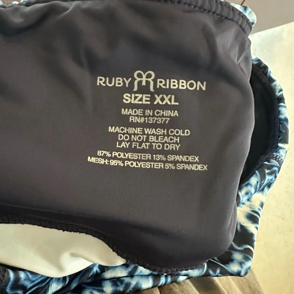 Ruby Ribbon Patterned Leggings - Picture 3 of 3